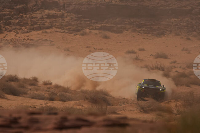 Ханк Латеган записа доминантна победа в четвъртия етап на Рали Дакар и поведе в автомобилния клас