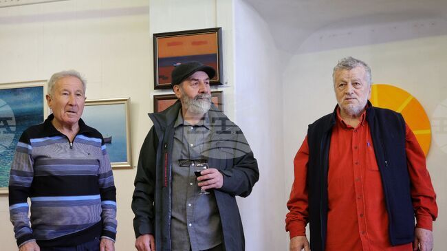 Трима художници с името Йордан спазиха традицията на Богоявление и откриха своята 27-а годишна обща изложба в Бургас