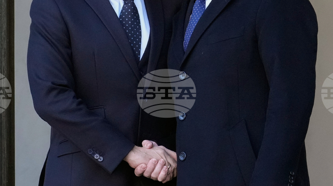 Киър Стармър последва примера на Макрон и се появи със слънчеви очила на обществена проява