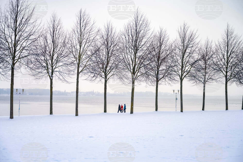 Проблемите с жп транспорта в Германия продължават; очаква се още обилен снеговалеж