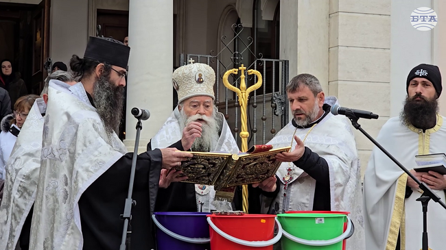 Богоявленският кръст в Ловеч бе изваден от 23-годишния рехабилитатор Михаил Велчевски