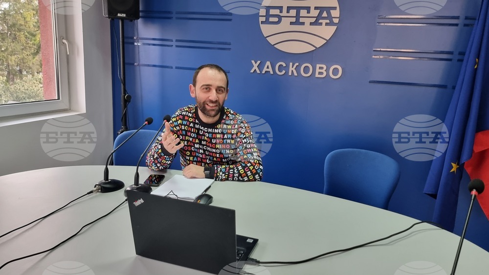 Учениците ни са отворени към промяната на валутата, но искат и повече яснота, каза преподавателят по икономика от Хасково Ивайло Данев 