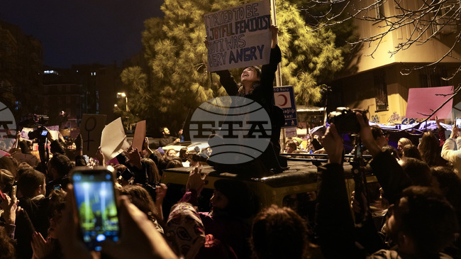 Близо 170 активисти в Турция са заплашени от присъди затвор, година след като организирали протест срещу насилието над жени 