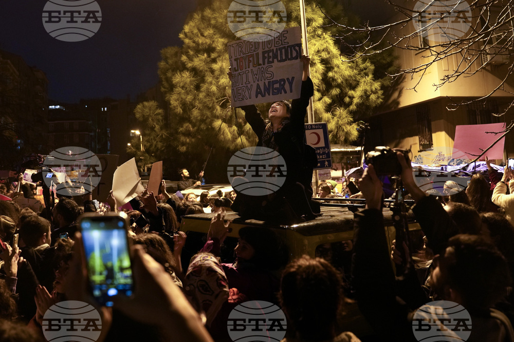 Близо 170 активисти в Турция са заплашени от присъди затвор, година след като организирали протест срещу насилието над жени