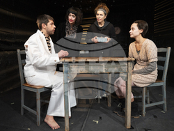 На 10 януари е премиерата на „Новата танцувална зала“ в „Театър 199“, снимка – „Театър 199“/ Симон Варсано