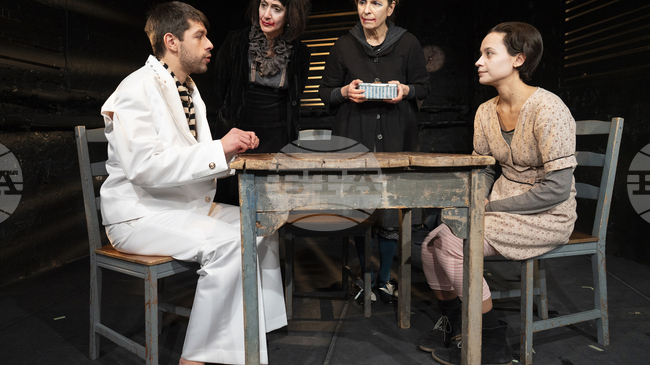 Маргинали с изключително поетична душа населяват „Новата танцувална зала“ в „Театър199“