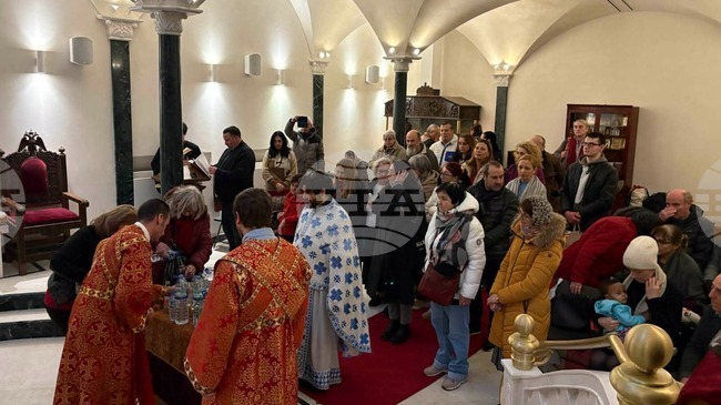 Велик водосвет и празнична литургия бяха отслужени на Богоявление от иконом д-р Добромир Димитров в църквата „Св. Йоан Рилски“ в Лондон