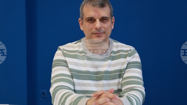 Спорът за лева и за еврото няма да реши основните проблеми на българската икономика, каза доц. Александър Косулиев от Русенския университет