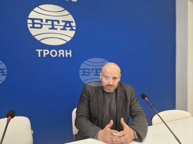 Най-важният стратегически плюс от въвеждането на еврото е възможността за трайно стабилизиране на капитала, каза бизнесменът Николай Тодоров