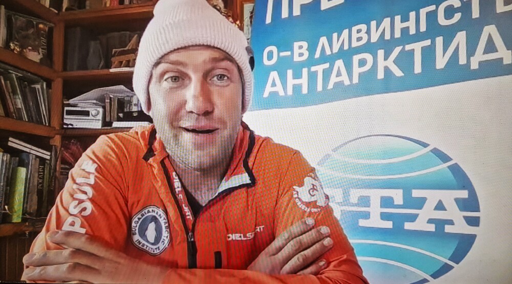 Bulgarians in Antarctica Comment on Euro Introduction