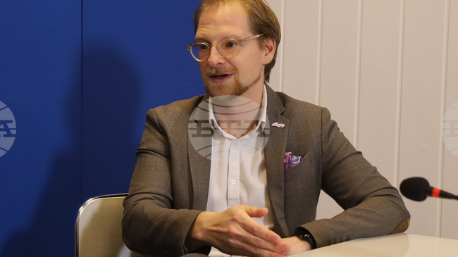 Еврозоната е лупа, която изкарва наяве позитивите и негативите през последните десетилетия, каза продуктовият мениджър Антони Пейчев