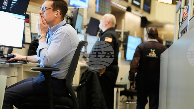 Умерени спадове белязаха ранната търговия на Уолстрийт 