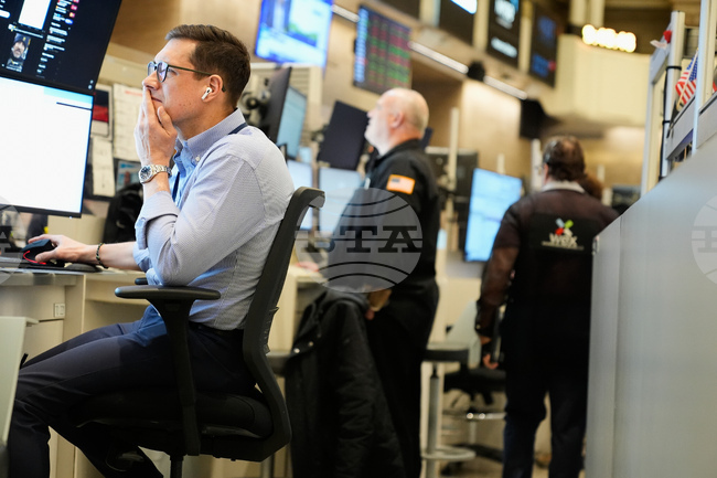 Умерени спадове белязаха ранната търговия на Уолстрийт 