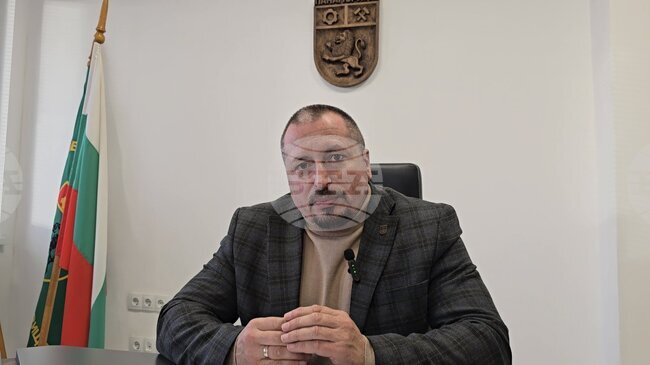 Касите на община Панагюрище работят изцяло в евро от началото на годината, каза кметът на общината Желязко Гагов