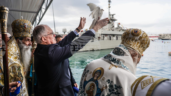 АНА-МПА: Тържествата по случай Богоявление в Атина се състояха на кея на Пирея в присъствието на президента Тасулас