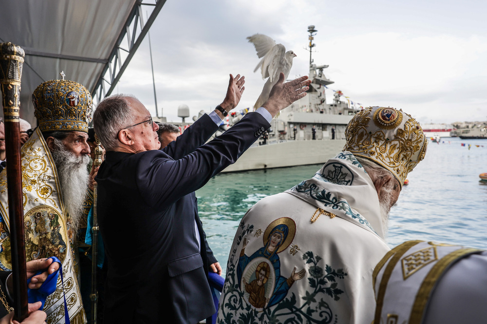АНА-МПА: Тържествата по случай Богоявление в Атина се състояха на кея на Пирея в присъствието на президента Тасулас