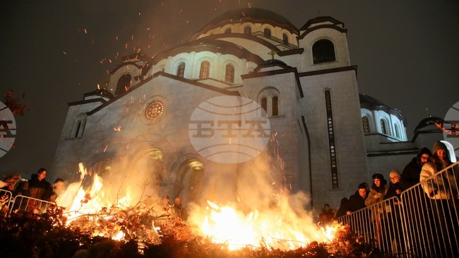 В сръбския град Чачак протестират срещу общината, платила 40 хиляди евро на певица за сръбската Нова година, а непочистила снега 