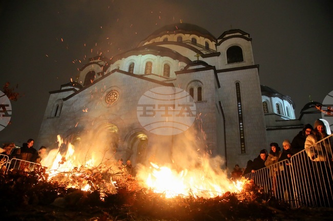 В сръбския град Чачак протестират срещу общината, платила 40 хиляди евро на певица за сръбската Нова година, а непочистила снега 