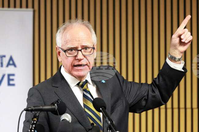 Губернаторът на Минесота обяви, че федерални агенти са застреляли човек в Минеаполис