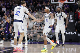 Mavericks Kings Basketball
