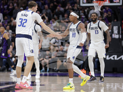 Mavericks Kings Basketball