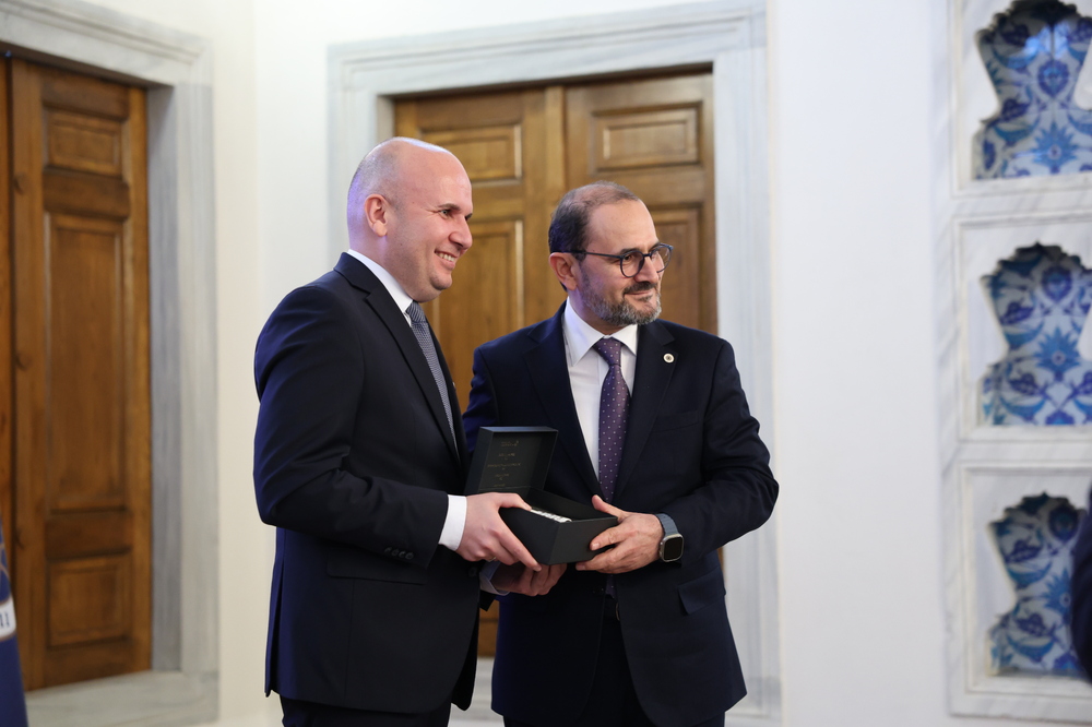 Илхан Кючюк получи награда от Техническия университет в Истанбул