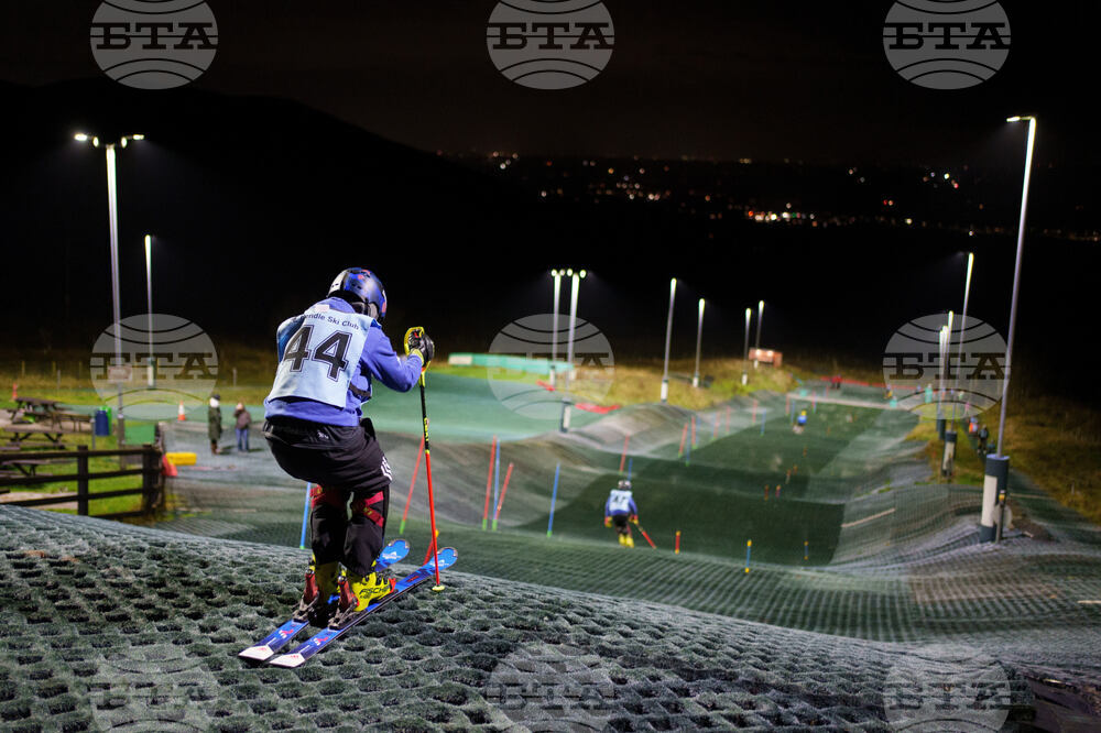 OLY SKI Ryding's Plastic Slope Skiing