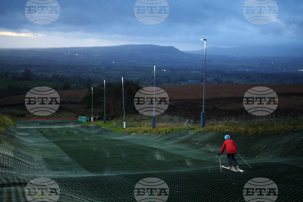 OLY SKI Ryding's Plastic Slope Skiing