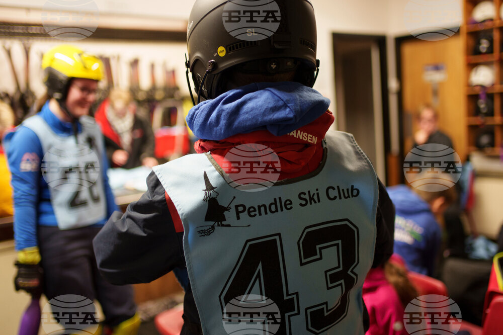 OLY SKI Ryding's Plastic Slope Skiing