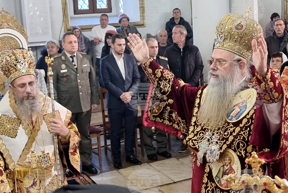 Хасково - митрополит Николай - литургия