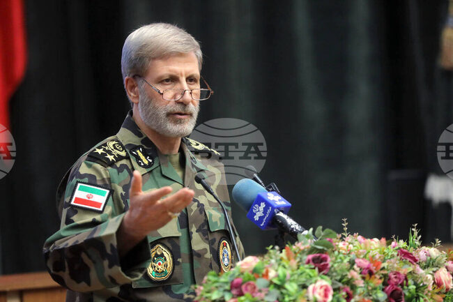 Главнокомандващият иранската армия предупреди военните командири да очакват най-лошото, когато следят “движенията на врага”