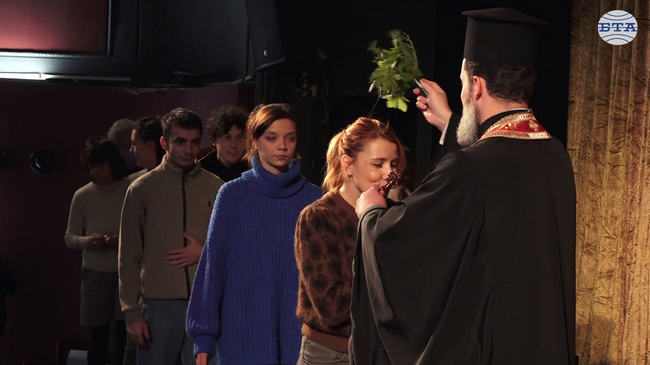 Театър „София“ откри юбилейната си година с водосвет