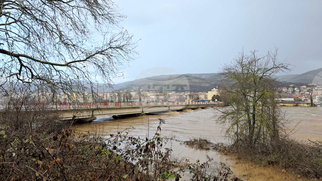 Областният управител на Кърджали е разпоредил задействане на системата BG-ALERT в общините Крумовград и Кирково заради валежите