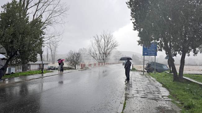 Заради усложнената ситуация в Крумовградско, утрешният ден е обявен за неучебен за учениците от общината