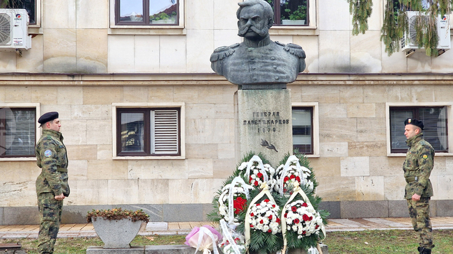 С поднасяне на венци и цветя троянци почетоха 148-ата годишнина от битката за Троянския проход в Руско-турската освободителна война