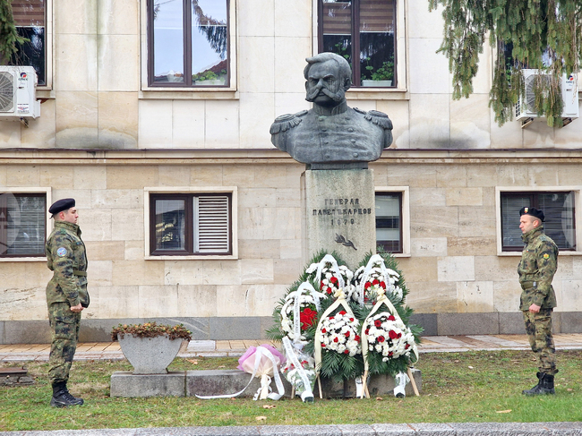 С поднасяне на венци и цветя троянци почетоха 148-ата годишнина от битката за Троянския проход в Руско-турската освободителна война