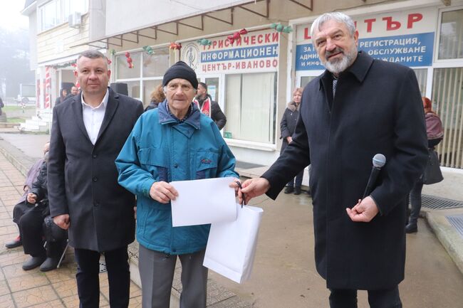 ОА Русе: С богата културна програма в Иваново отбелязаха Ивановден, най-възрастните именици получиха специални награда от кмета и областния управител
