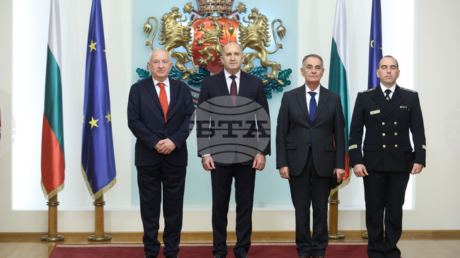 Традициите и връзката между поколенията са неотменната сила на нашия военноморски флот, заяви президентът Румен Радев