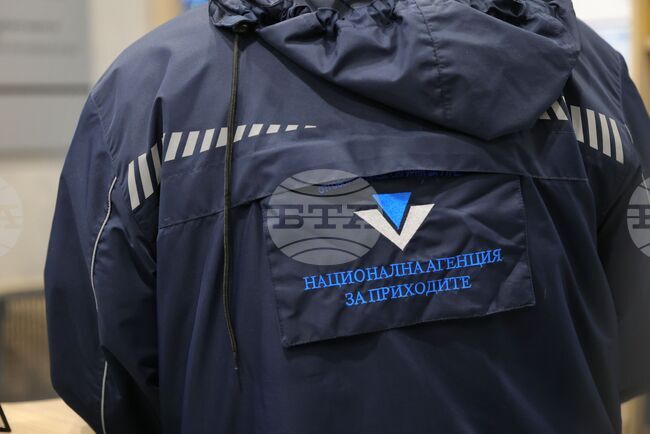 Прокуратурата ще поиска постоянен арест за задържаните в Черноморец служители на НАП 