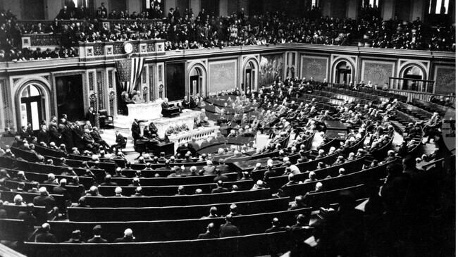 На 8 януари 1918 г. американският президент Удроу Уилсън прокламира мирен план в 14 точки за следвоенното развитие в света 