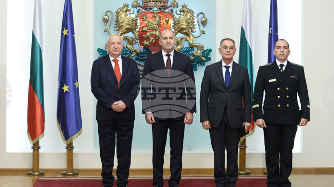 President Awards Navy Personnel for Contributions to Armed Forces