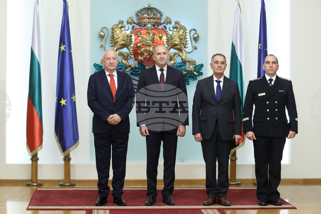 President Awards Navy Personnel for Contributions to Armed Forces