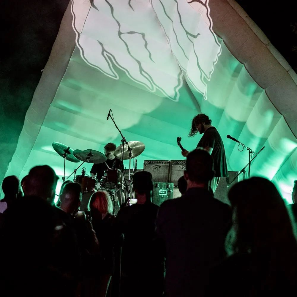 Финландско-британското дуо Nyos ще изнесе концерт днес в София