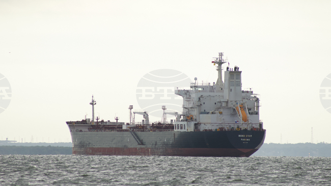 Иран обяви, че е нанесъл удар с ракета по американски петролен танкер в Персийския залив