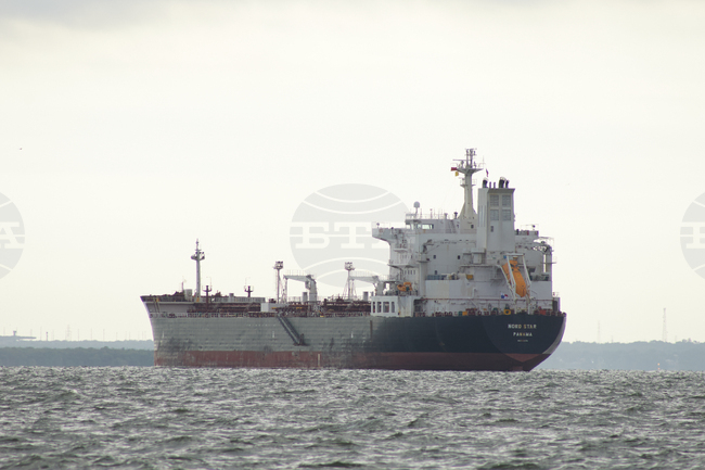 Иран обяви, че е нанесъл удар с ракета по американски петролен танкер в Персийския залив