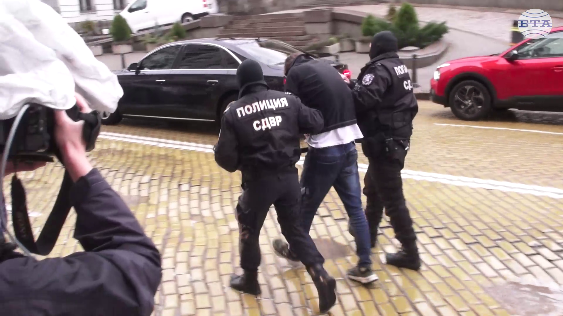 Задържаха 21-годишен, обвинен, че е откраднал автомобил, полицията в София отчете спад на автокражбите за последните пет години