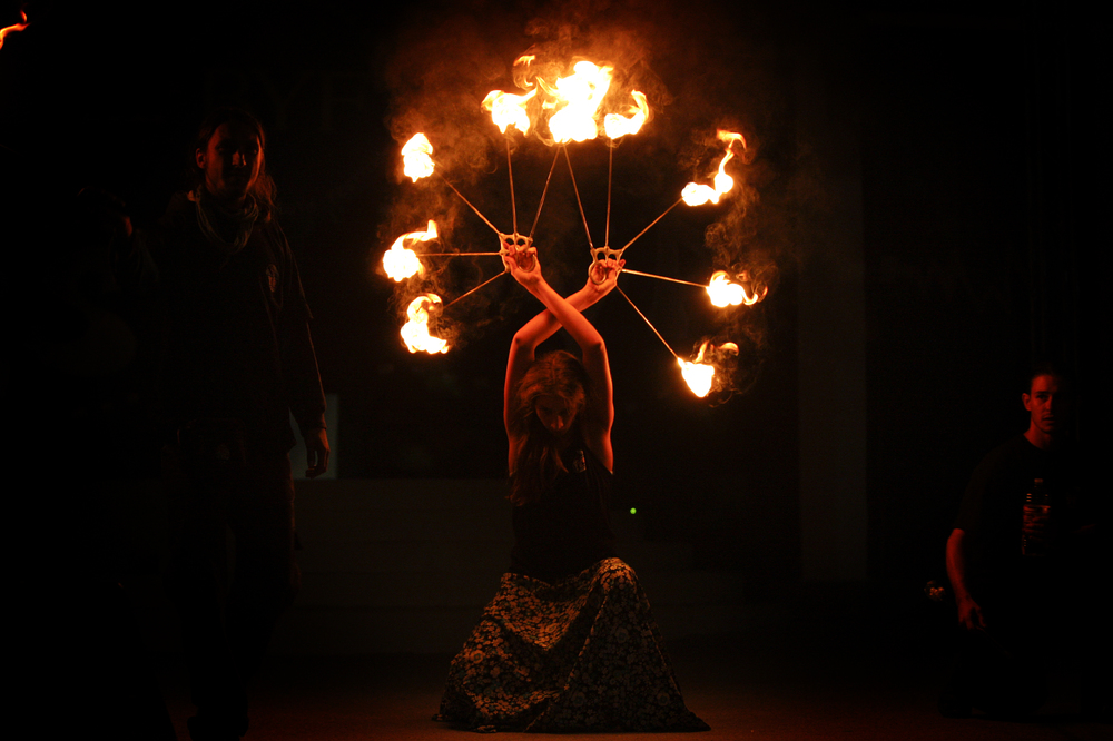 Танцово представление с огън ще гостува в с. Смилян