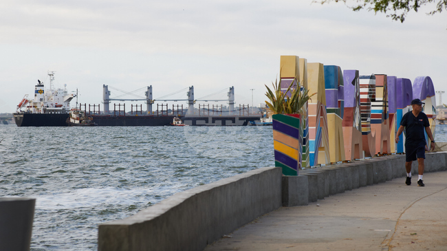 Износът на петрол от Венецуела се е увеличил до около 800 000 барела на ден през януари, по данни на търговски компании 