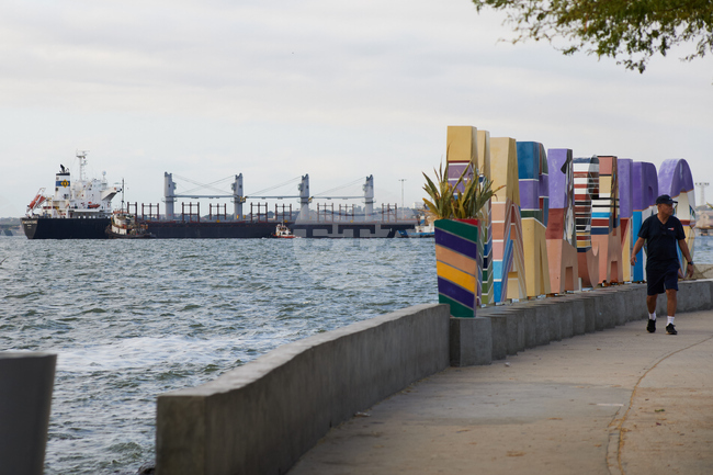 Износът на петрол от Венецуела се е увеличил до около 800 000 барела на ден през януари, по данни на търговски компании 