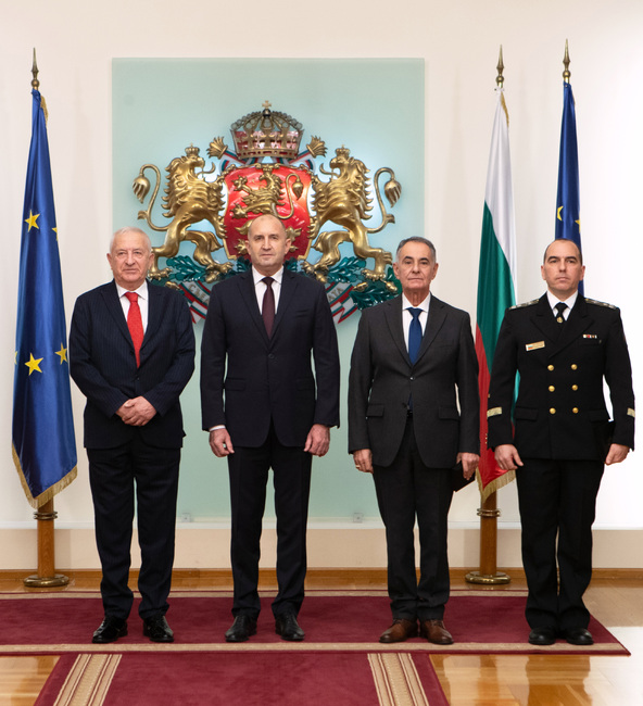 Държавният глава: Родолюбието, високият професионализъм и обичта към морето са непреходни качества на поколения български военноморски офицери 